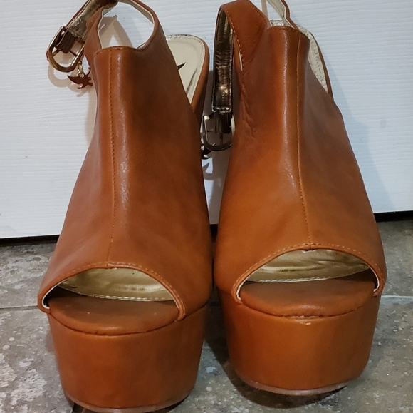 Heels - Picture 3 of 5